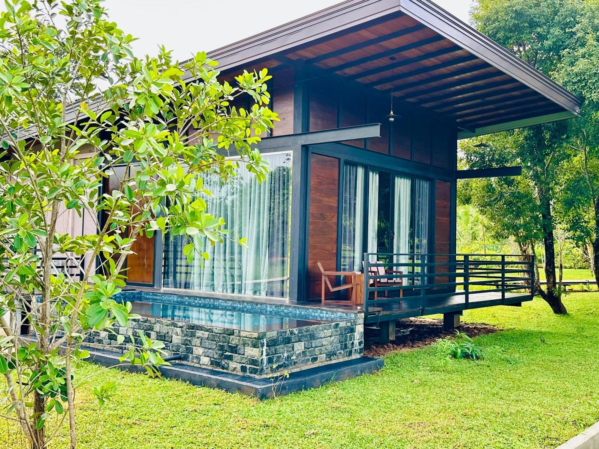 Atha Resort Szigirija Kültér fotó A villa at the resort